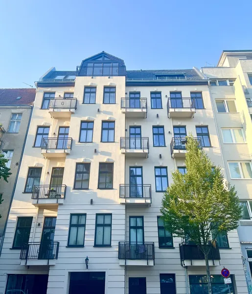 3 Zimmer-Wohnung in stilvollem Altbau | 2 Balkone | Weitblick | EBK | Aufzug | Keller | kernsaniert — photo 1